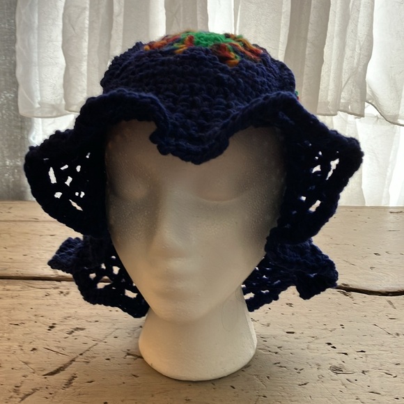 Crocheted granny square bucket hat - Picture 2 of 5
